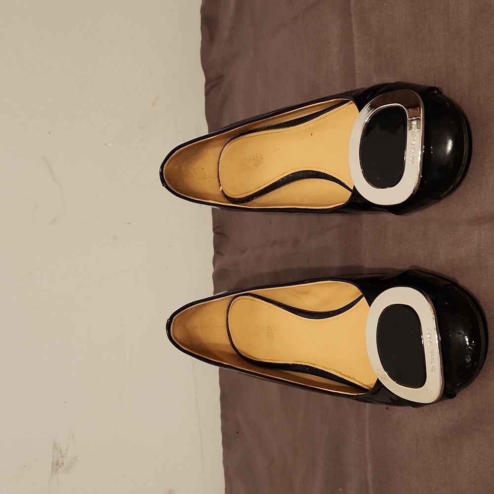 Women Leather Michael Kors Slippers Size 7 Excellent Cond